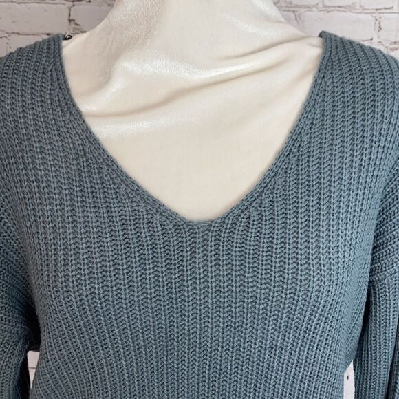Woman’s cross back sweater - Picture 3 of 12